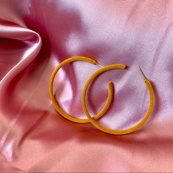 💙LAST ONE 💖Velvet Fabric Hoop Earrings Circle - Picture 4 of 7